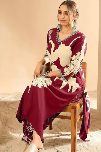 Women Floral Printed Kurta with Pyjamas