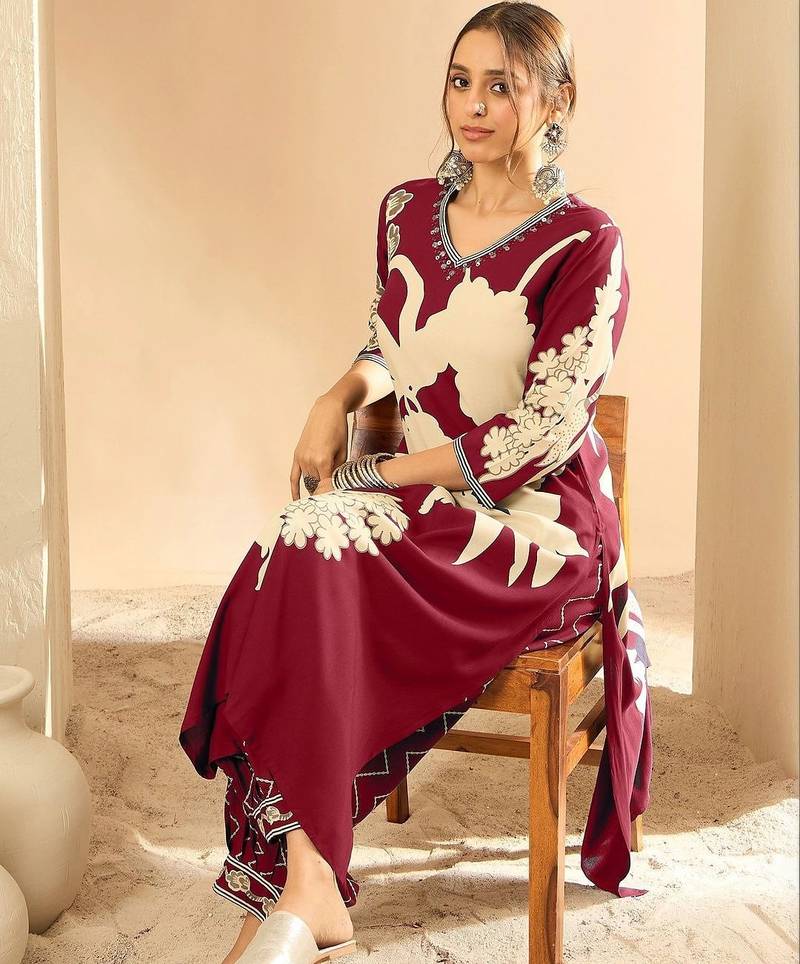 Women Floral Printed Kurta with Pyjamas