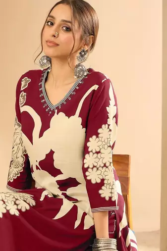 Women Floral Printed Kurta with Pyjamas