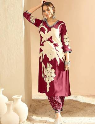 Women Floral Printed Kurta with Pyjamas 3