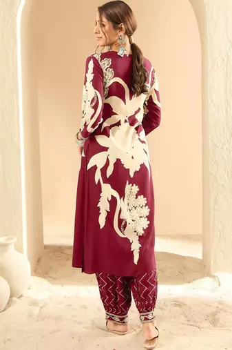 Women Floral Printed Kurta with Pyjamas