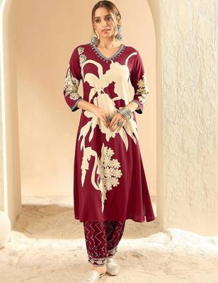 Women Floral Printed Kurta with Pyjamas 7