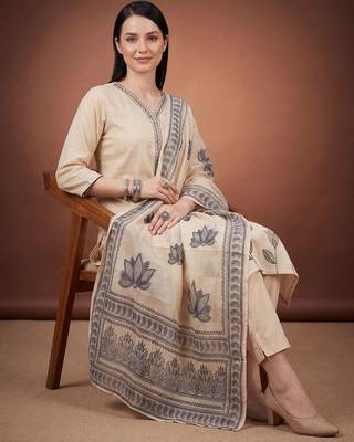 Women Ethnic Motifs Embroidered Thread Work Kurta with Trousers & With Dupatta 1