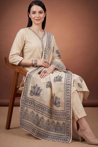 Women Ethnic Motifs Embroidered Thread Work Kurta with Trousers & With Dupatta