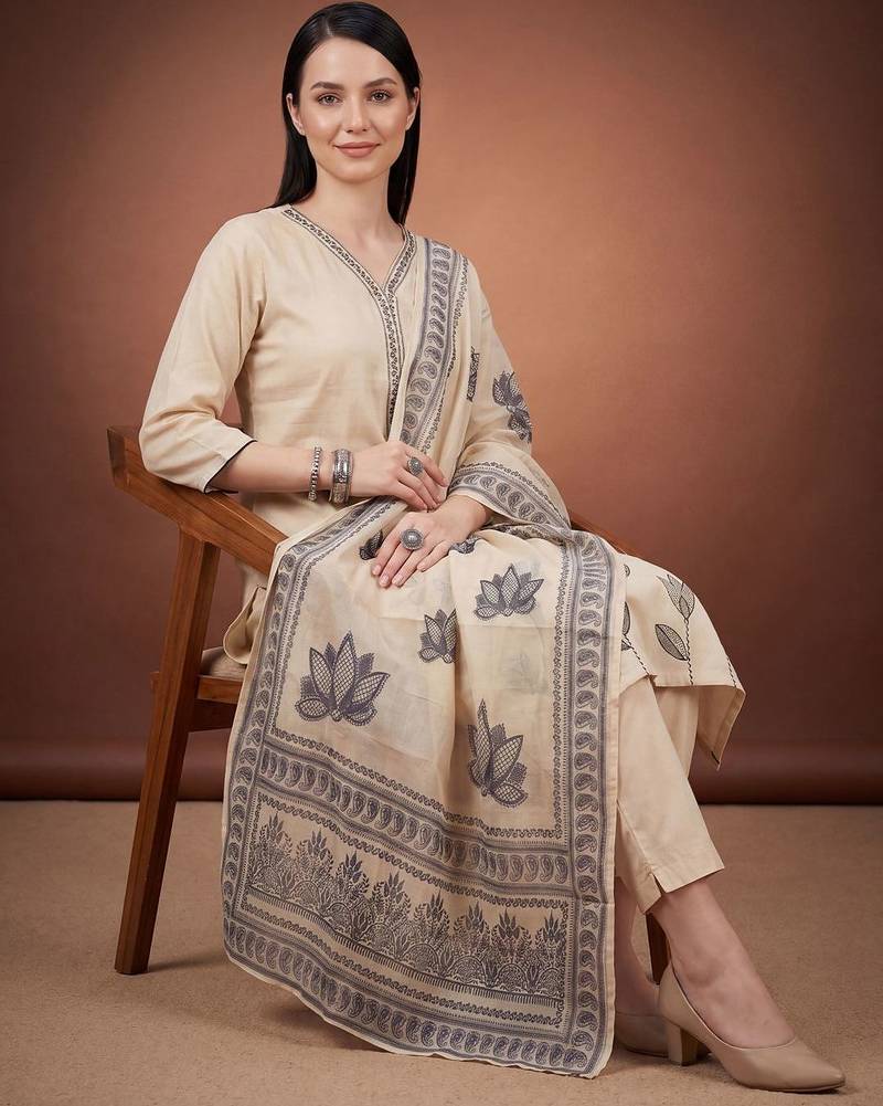 Women Ethnic Motifs Embroidered Thread Work Kurta with Trousers & With Dupatta