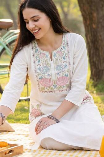 Women Floral Embroidered Regular Thread Work Pure Cotton Kurta with Trousers
