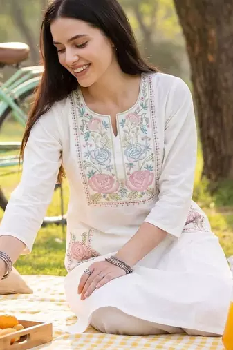 Women Floral Embroidered Regular Thread Work Pure Cotton Kurta with Trousers