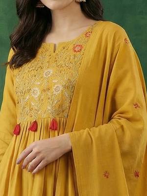 Women Ethnic Motifs Embroidered Thread Work Kurta with Trousers & With Dupatta 3