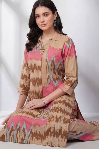 Women Printed Cotton Kurta with Trousers