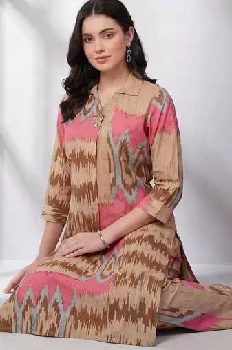 Women Printed Cotton Kurta with Trousers