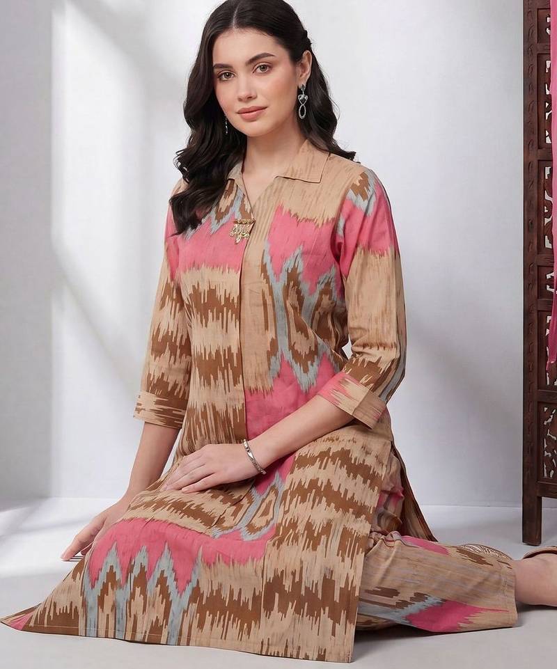 Women Printed Cotton Kurta with Trousers