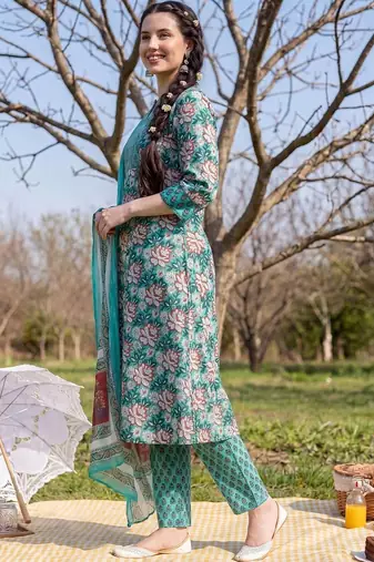 Women Floral Printed Cotton Kurta with Trousers & With Dupatta