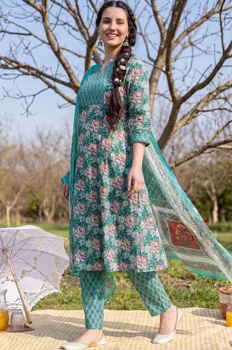 Women Floral Printed Cotton Kurta with Trousers & With Dupatta