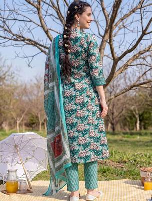 Women Floral Printed Cotton Kurta with Trousers & With Dupatta 4