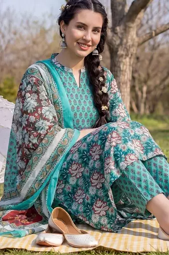 Women Floral Printed Cotton Kurta with Trousers & With Dupatta