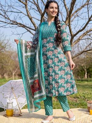 Women Floral Printed Cotton Kurta with Trousers & With Dupatta 6