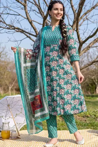 Women Floral Printed Cotton Kurta with Trousers & With Dupatta
