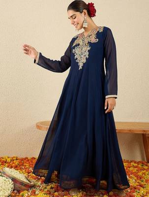 Paisley Embroidered V-Neck Georgette Anarkali Kurta with Trousers 3