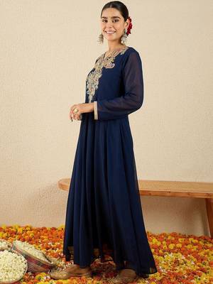 Paisley Embroidered V-Neck Georgette Anarkali Kurta with Trousers 5