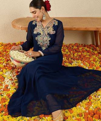 Paisley Embroidered V-Neck Georgette Anarkali Kurta with Trousers 6