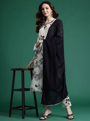 Women Floral Printed Beads and Stones Cotton Kurta with Trousers & With Dupatta 1