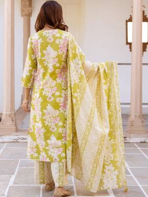 Women Floral Printed Cotton Kurta with Palazzos & With Dupatta 6