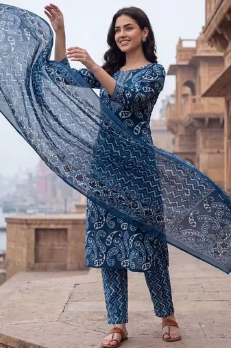Women Ethnic Motifs Printed Cotton Kurta with Trousers & With Dupatta