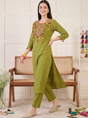 Women Ethnic Motifs Embroidered Thread Work Cotton Kurta with Trousers 1