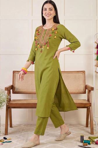 Women Ethnic Motifs Embroidered Thread Work Cotton Kurta with Trousers