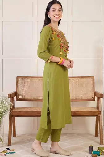 Women Ethnic Motifs Embroidered Thread Work Cotton Kurta with Trousers