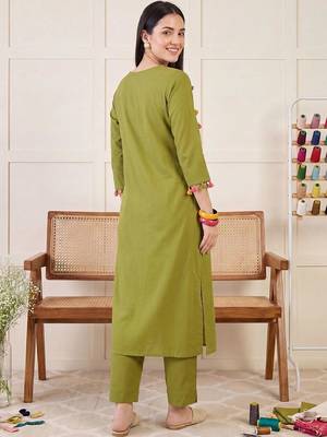 Women Ethnic Motifs Embroidered Thread Work Cotton Kurta with Trousers 4