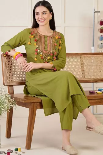Women Ethnic Motifs Embroidered Thread Work Cotton Kurta with Trousers