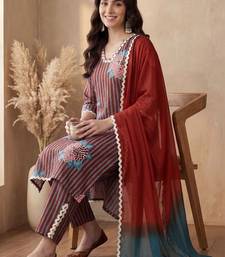 Women Printed Thread Work Cotton Kurta with Trousers & With Dupatta