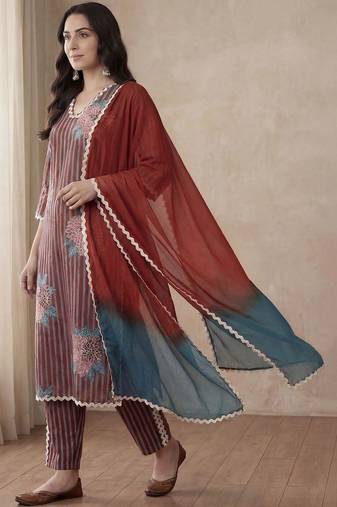 Women Printed Thread Work Cotton Kurta with Trousers & With Dupatta