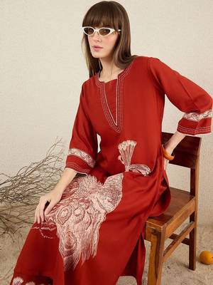 Women Ethnic Motifs Printed Thread Work Kurta with Palazzos 2