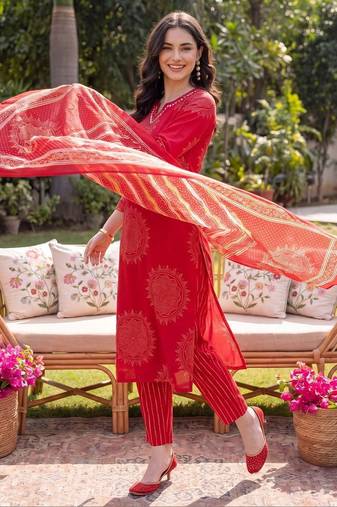 Women Ethnic Motifs Printed Cotton Kurta with Trousers & With Dupatta