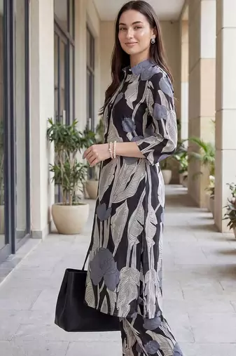 Women Floral Printed Cotton Kurta with Trousers