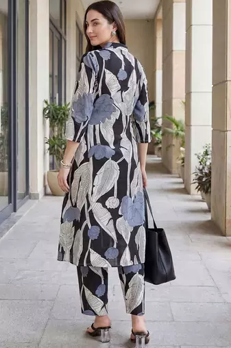 Women Floral Printed Cotton Kurta with Trousers