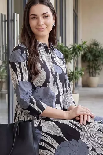 Women Floral Printed Cotton Kurta with Trousers