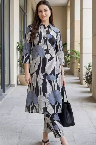 Women Floral Printed Cotton Kurta with Trousers