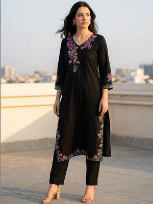 Women Floral Embroidered Thread Work Cotton Kurta with Trousers 2