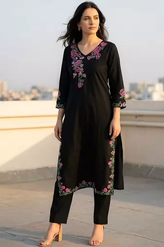Women Floral Embroidered Thread Work Cotton Kurta with Trousers