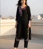 Women Floral Embroidered Thread Work Cotton Kurta with Trousers