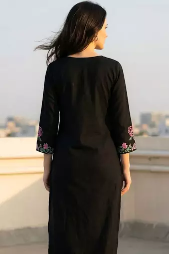 Women Floral Embroidered Thread Work Cotton Kurta with Trousers