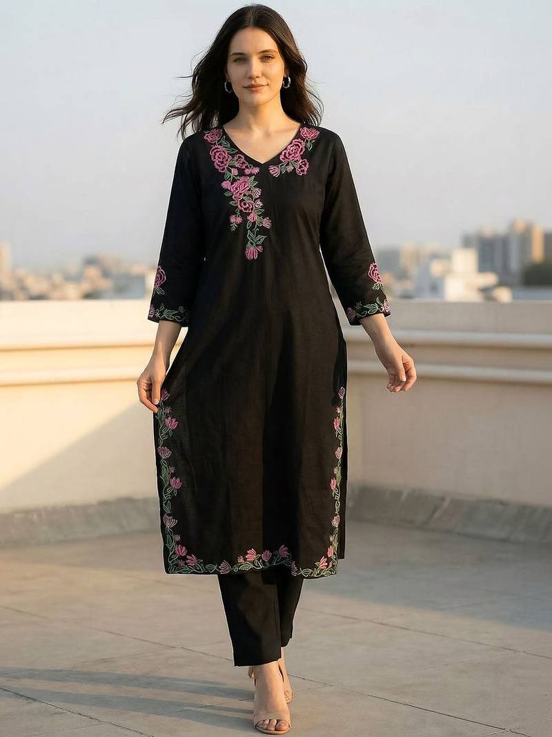 Women Floral Embroidered Thread Work Cotton Kurta with Trousers