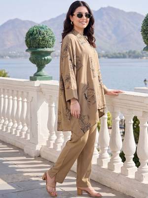 Women Ethnic Motifs Printed Kurti with Trousers 3