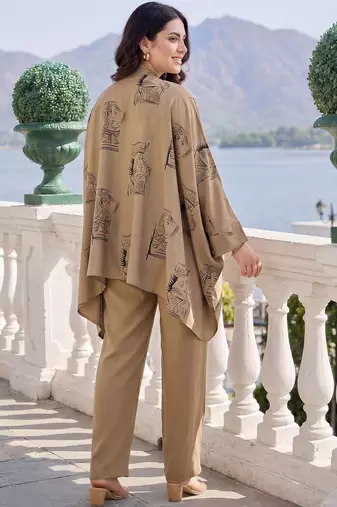 Women Ethnic Motifs Printed Kurti with Trousers