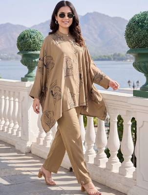Women Ethnic Motifs Printed Kurti with Trousers 5