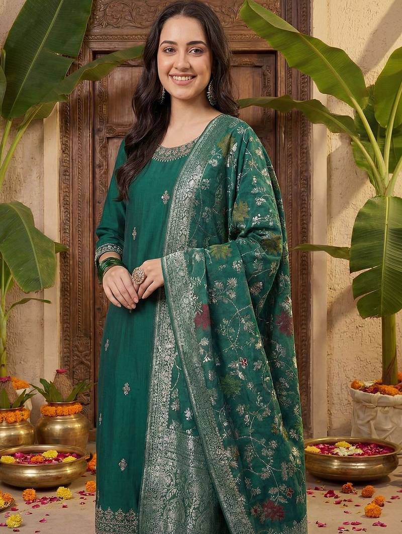 Women Ethnic Motifs Embroidered Thread Work Kurta with Trousers & With Dupatta
