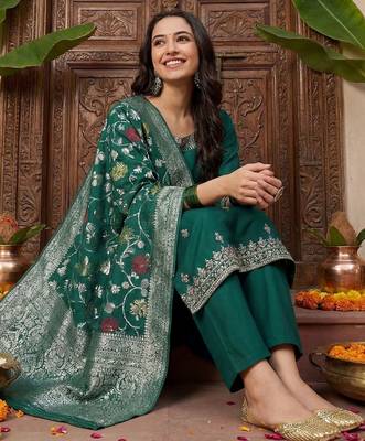 Women Ethnic Motifs Embroidered Thread Work Kurta with Trousers & With Dupatta 2